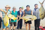 Trúng mẻ cá đặc sản, ngư dân Cẩm Xuyên thu hơn 300 triệu đồng 