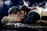 Tấm gỗ trong Titanic được bán đấu giá hơn 700.000 USD