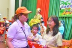 Tặng 65 suất quà cho trẻ em khiếm thị, có hoàn cảnh khó khăn ở Lộc Hà
