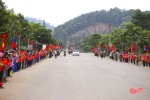 Hàng ngàn người dân Hà Tĩnh xúc động đón các liệt sỹ về đất mẹ