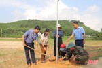 Xây dựng 3km đường điện thắp sáng làng quê ở Hương Sơn