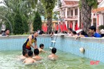 Đoàn xã Sơn Lĩnh khai giảng lớp học bơi miễn phí 