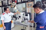 Kiểm tra việc quản lý phương tiện đo trong kinh doanh kính thuốc ở Hà Tĩnh