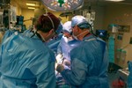 Phẫu thuật ghép thận lợn chỉnh sửa gene đầu tiên trên thế giới cho người 