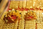 Giá vàng chiều nay 10/6/2024: Vàng trong nước “bất động” chờ giá mới từ Ngân hàng Nhà nước