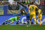 Ukraine thắng ngược Slovakia, đẩy Bỉ xuống bét bảng
