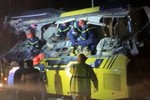 10 người thương vong sau va chạm kinh hoàng giữa xe khách và xe container