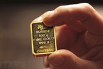 Giá vàng thế giới tăng lên mức cao kỷ lục mới