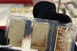 Giá vàng SJC giảm gần 3 triệu đồng sau khi 4 ngân hàng được bán vàng