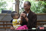 Ngôi chùa nghèo cưu mang trẻ mồ côi ở Hà Tĩnh 