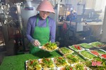 Chị em nội trợ ở Hà Tĩnh tiết kiệm thời gian bằng dịch vụ “đi chợ hộ”