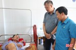 Tổng Liên đoàn Lao động Việt Nam thăm công nhân bị tai nạn sạt lở đất 