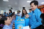 Tổng LĐLĐ Việt Nam trao quà cho công nhân, lao động khó khăn ở Hà Tĩnh