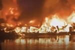 Cháy dữ dội, nhiều căn nhà trên kênh Tàu Hủ ở TPHCM bị thiêu trụi 