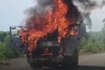 Xe tải bốc cháy dữ dội trên đường liên xã ở Hà Tĩnh