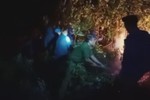 Hàng trăm người nỗ lực chữa cháy rừng trong đêm tại Hà Tĩnh