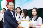 Sacombank Lào tặng học bổng cho sinh viên Trường Đại học Hà Tĩnh