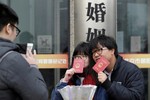 Số lượng đăng ký kết hôn tại Trung Quốc tăng sau gần 1 thập kỷ