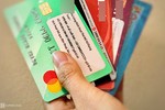 Ngân hàng phải báo người dùng nếu thẻ không giao dịch, nợ quá hạn kéo dài
