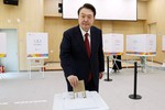 Thất bại bầu cử giáng đòn vào Tổng thống Hàn Quốc