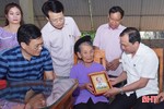 Lãnh đạo Hà Tĩnh thăm hỏi, tặng quà Mẹ Việt Nam Anh hùng