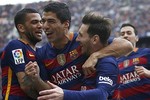 Vùi dập Espanyol, Barca chạm 1 tay vào chức vô địch