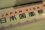 Nhật xem xét nới lỏng quy định thị thực cho du khách Việt Nam