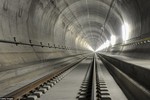 Hầm đường sắt dài nhất thế giới mở cửa sau 17 năm xây dựng