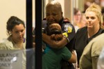 Thế giới ngày qua: Phục kích cảnh sát ở Dallas, 12 người thương vong
