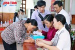 Vingroup tặng quà trị giá 2,4 tỷ đồng cho đối tượng chính sách Lộc Hà