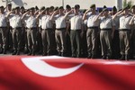 Thổ Nhĩ Kỳ sa thải 8.000 cảnh sát, bắt 103 tướng quân đội sau vụ đảo chính