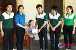 Đoàn khối Doanh nghiệp Hà Tĩnh tặng quà nạn nhân chất độc da cam