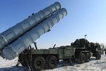 Căng thẳng tăng, Nga triển khai tên lửa S-400 tới Crimea