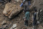 Sập hầm vàng ở Lào Cai: công bố danh tính 7 công nhân bị chết