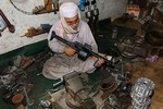 Thâm nhập kinh đô súng giá siêu rẻ ở Pakistan