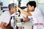 Bệnh viện Mắt Hà Tĩnh khám, cấp thuốc miễn phí cho 2.000 người