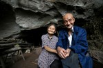 Cặp vợ chồng Trung Quốc sống trong hang động suốt 54 năm