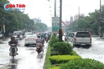 Hết mưa rồi, thành phố Hà Tĩnh vẫn còn "sông"...!