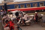Vụ tàu hoả đâm ôtô tại Thường Tín: Đã có 5 người tử vong