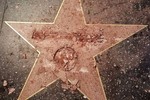 Ngôi sao của ông Trump trên Đại lộ Danh vọng bị đập phá tan tành