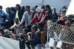 Italy giải cứu 766 người di cư ngoài khơi biển Libya, 239 người đang mất tích