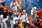 Cảnh sát biển Italy cứu 1.400 người trên biển Địa Trung hải
