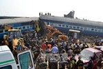 Tai nạn tàu hỏa ở Ấn Độ: Số người chết lên đến 120 người