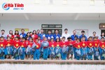 Trao tặng 600 suất quà cho học sinh vùng lũ Hà Tĩnh