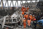 [Photograph] Hiện trường vụ sập giàn giáo nhà máy điện Trung Quốc khiến 40 người chết