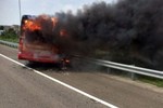 Hàng chục học sinh thiệt mạng trong vụ cháy xe buýt ở Nga