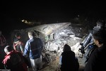 Chùm ảnh: Hiện trường vụ rơi máy bay khiến 47 người tử nạn ở Pakistan