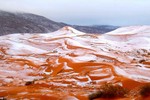 Lần thứ 2 trong lịch sử, sa mạc Sahara có tuyết rơi!
