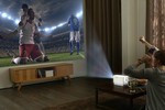 Máy chiếu laser cầm tay thay thế cho Smart TV