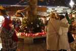 [Photo] Đức mở cửa trở lại chợ Giáng sinh sau vụ đâm xe kinh hoàng
